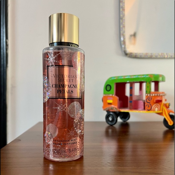 Victoria's Secret Champagne Petals Mist
250ml - Picture 3 of 4